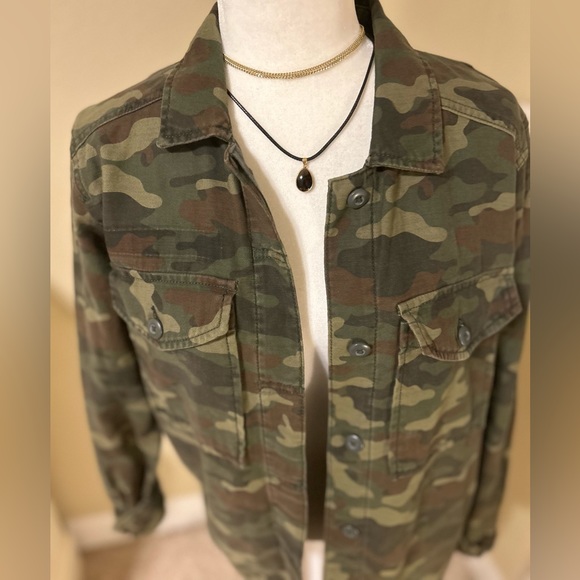 American Eagle AE Utility Army Camo Button Up Cargo Broken HEART Jacket - Picture 2 of 15